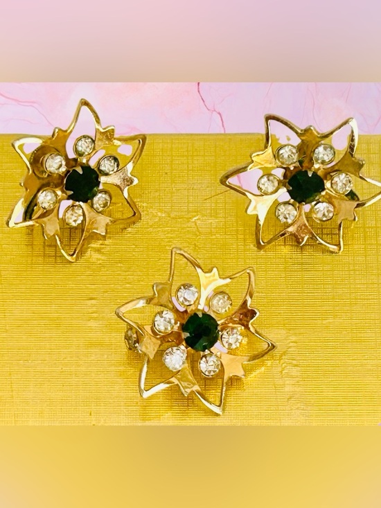 Jewelry - Vintage Set 1940s-1950s Gold Tone RhinestoneFloralBrooch & Screw-Back Earrings
